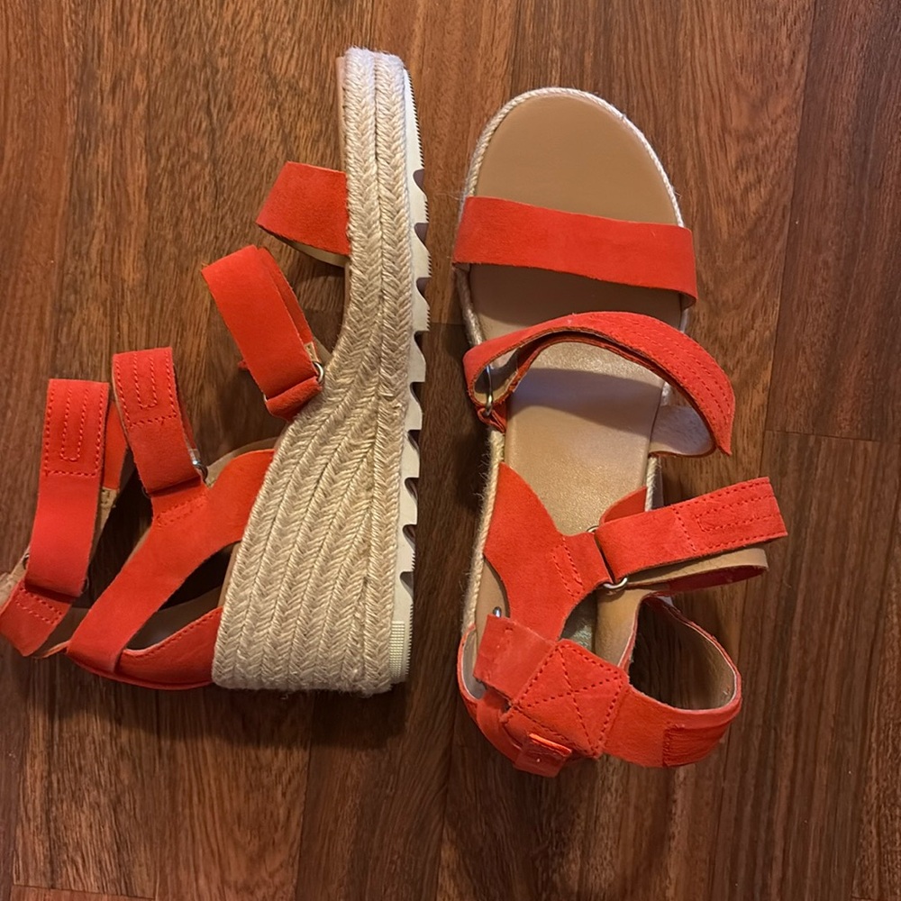 Sorel coral wedges